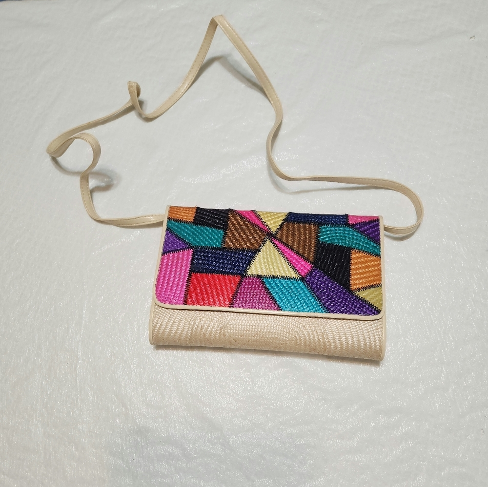 BeQuizo International woven prism straw crossbody/clutch bag